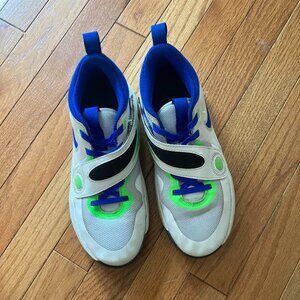 Boys Nike Basketball Shoes size 5.5